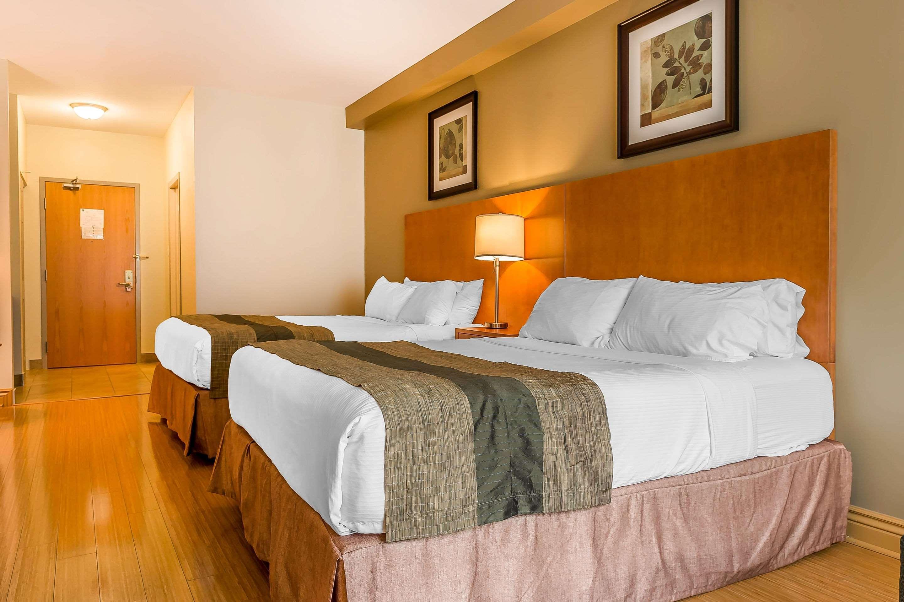 Quality Inn & Suites Hawkesbury Exterior foto