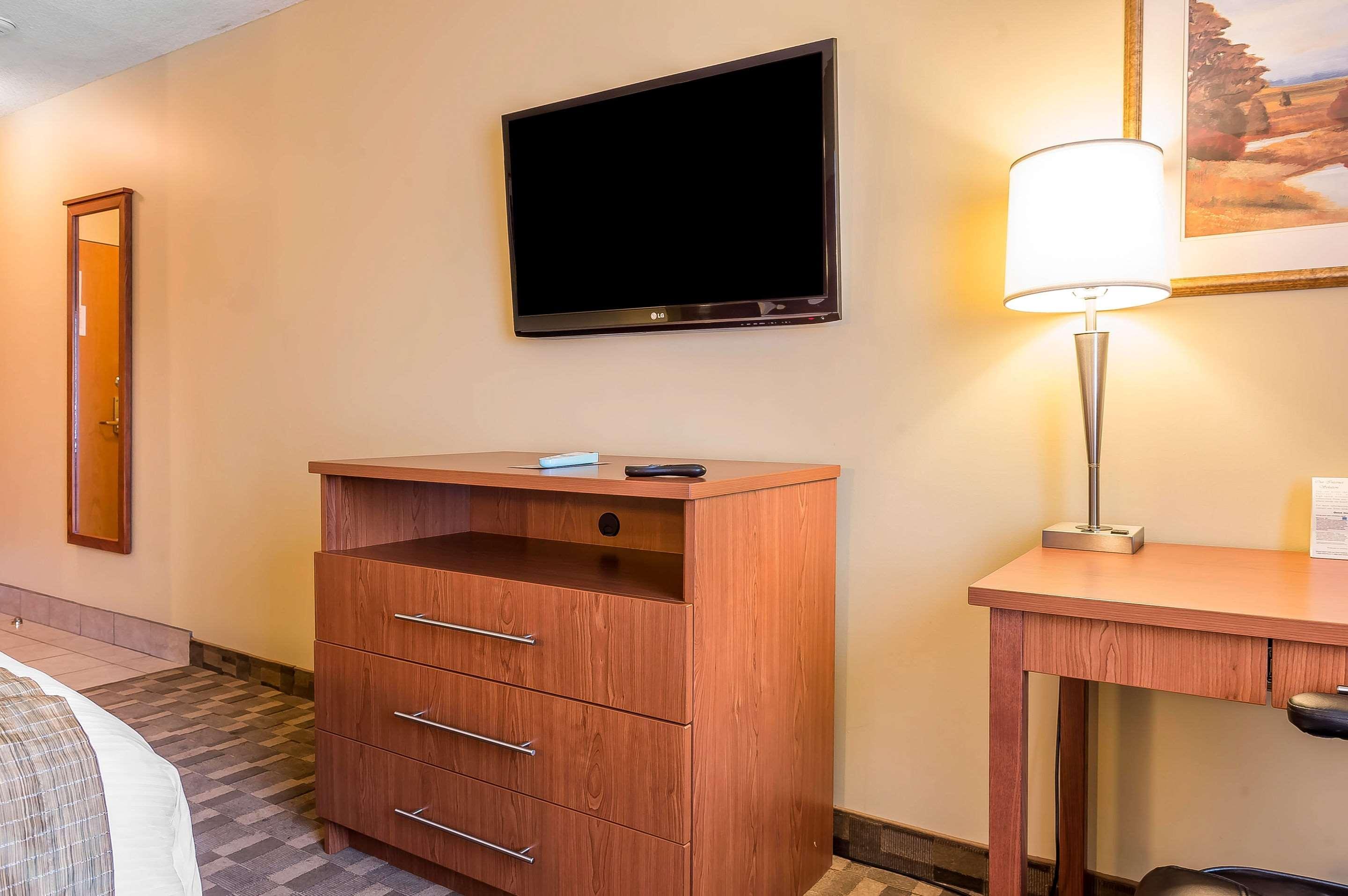 Quality Inn & Suites Hawkesbury Exterior foto