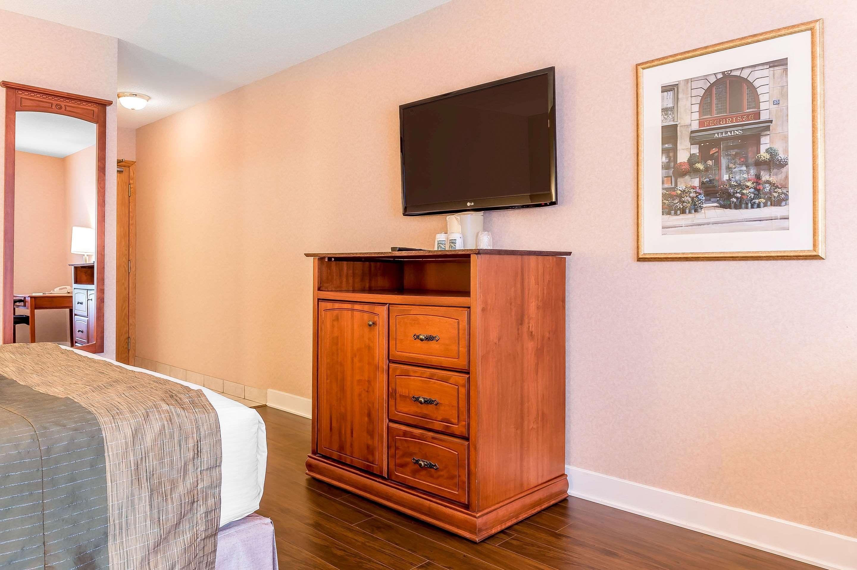 Quality Inn & Suites Hawkesbury Exterior foto