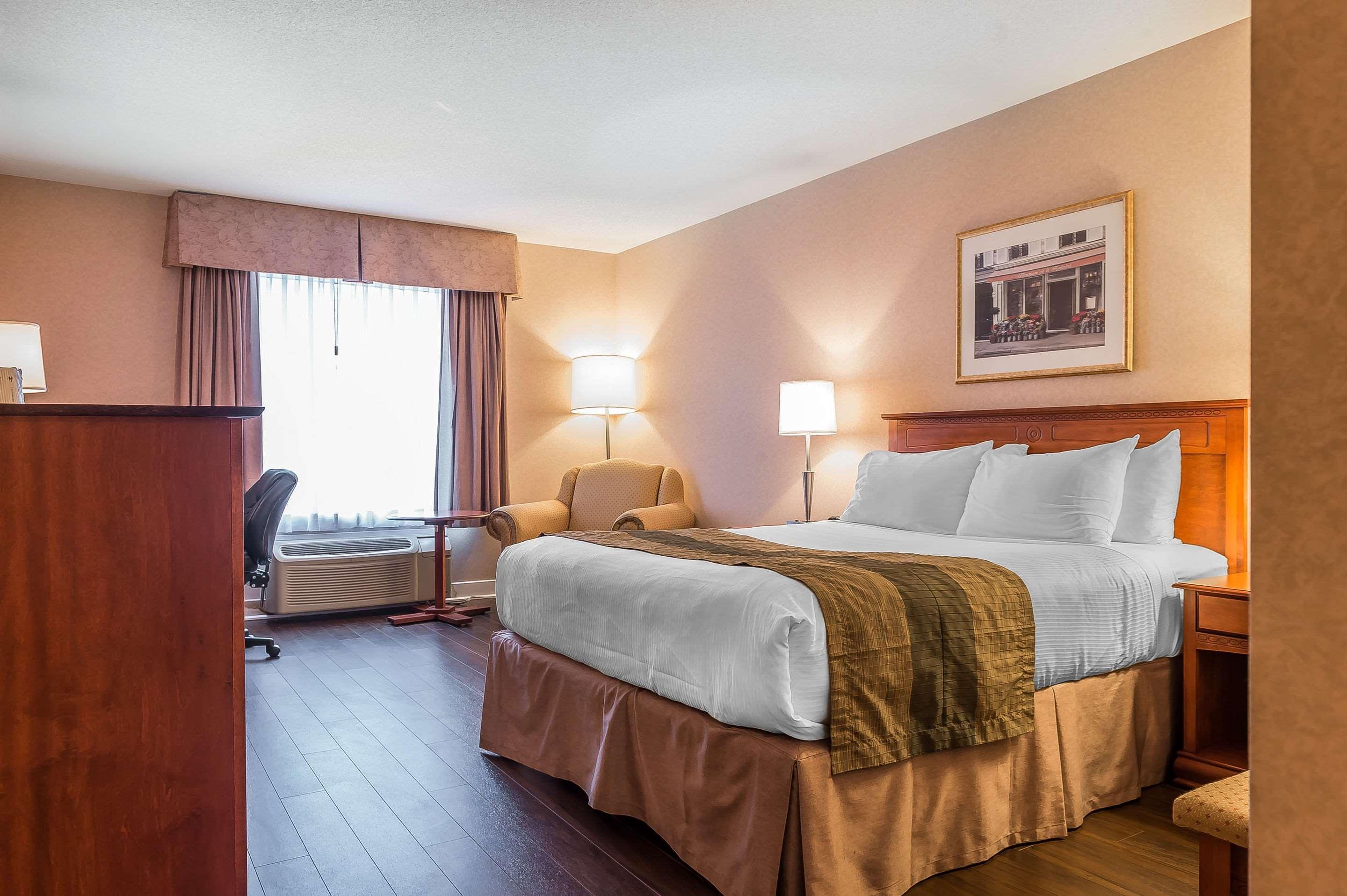 Quality Inn & Suites Hawkesbury Exterior foto