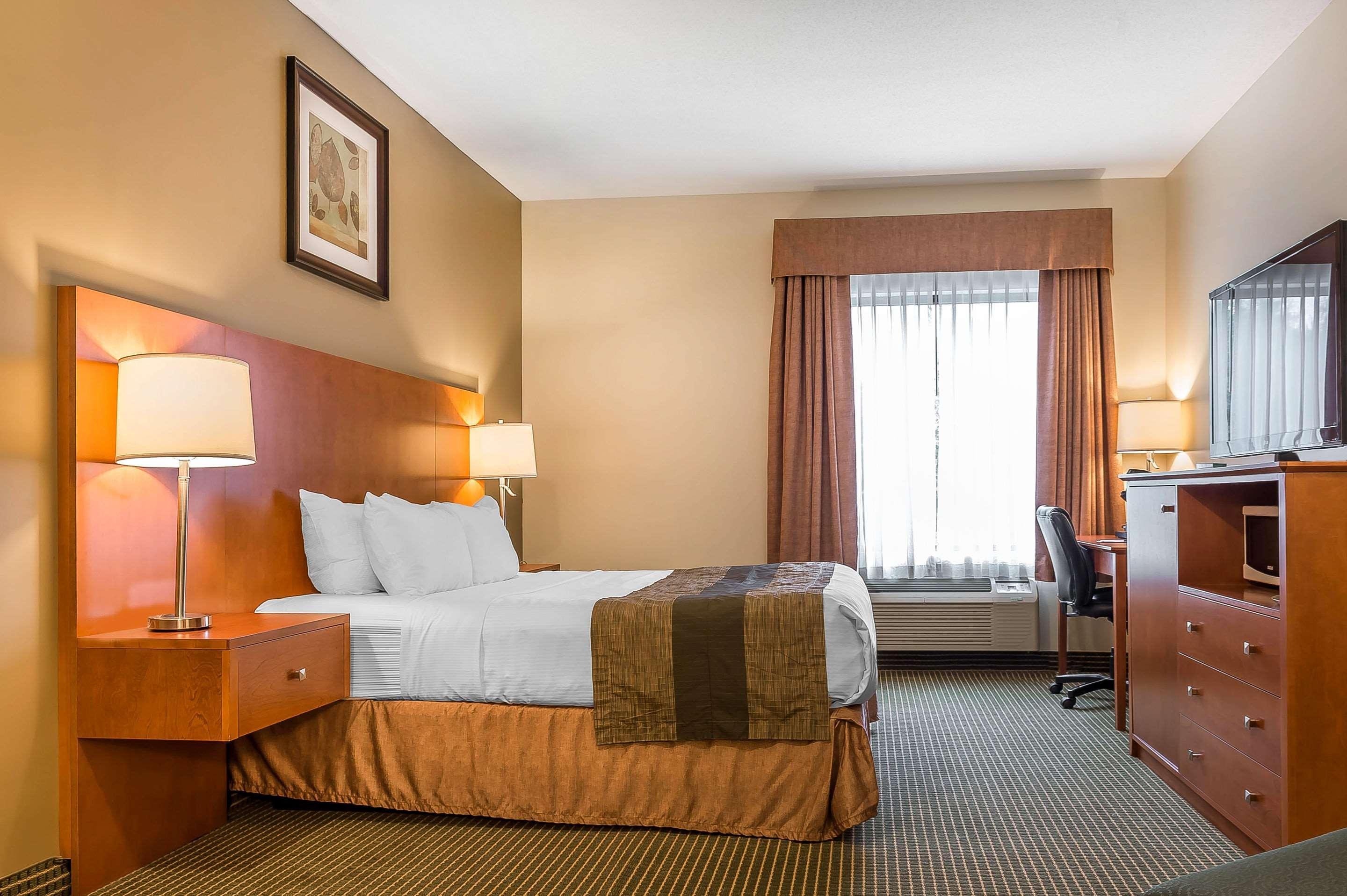 Quality Inn & Suites Hawkesbury Exterior foto