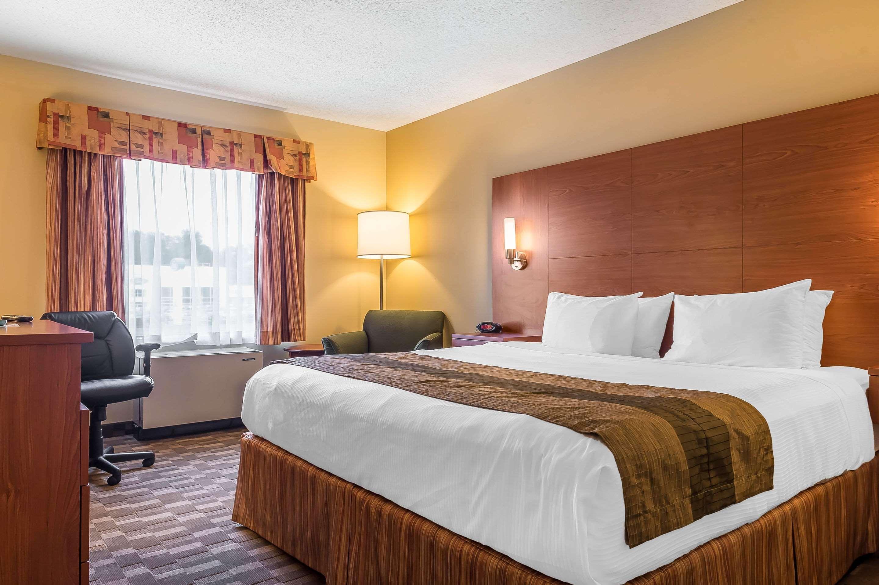 Quality Inn & Suites Hawkesbury Exterior foto