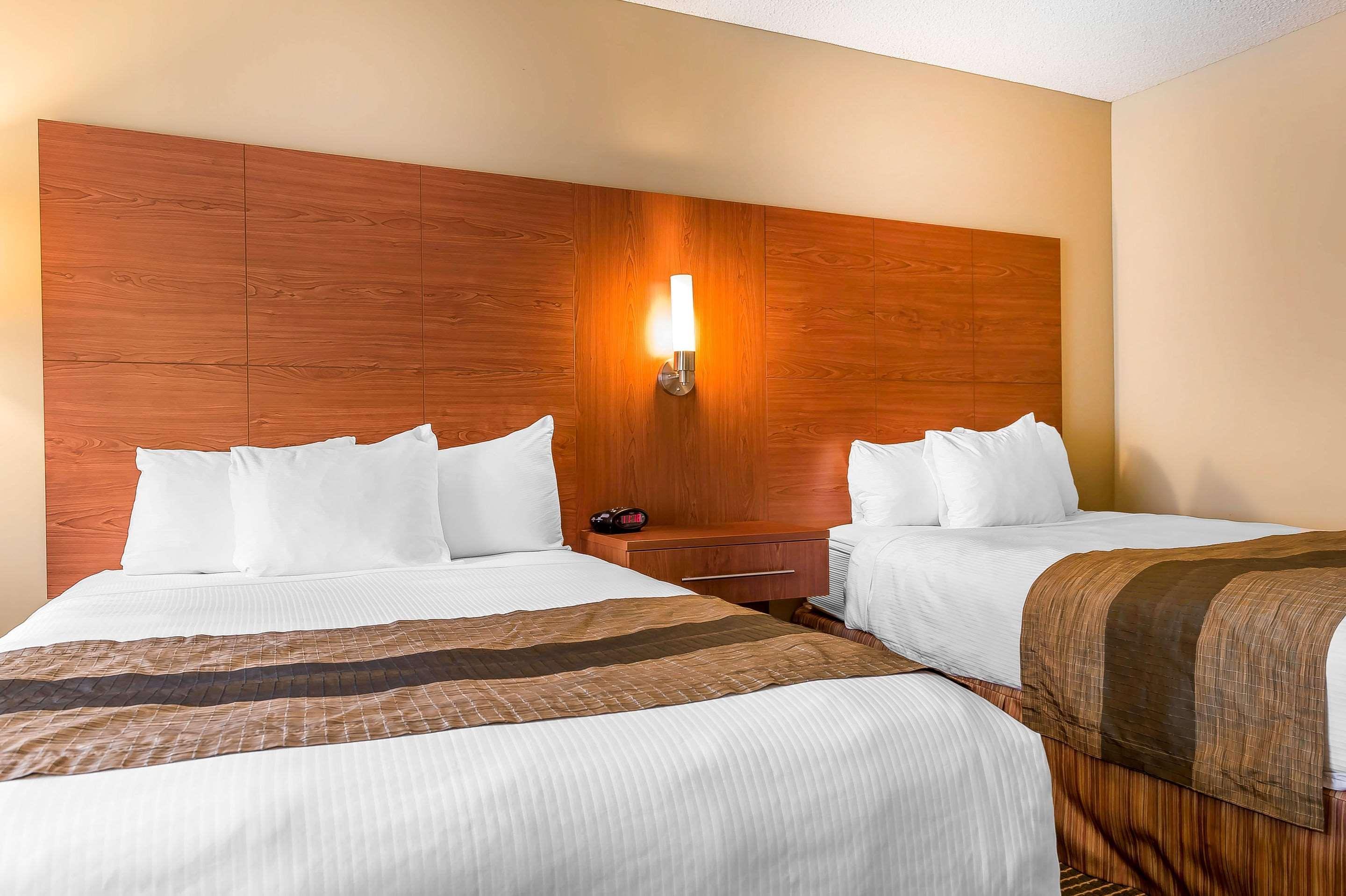 Quality Inn & Suites Hawkesbury Exterior foto
