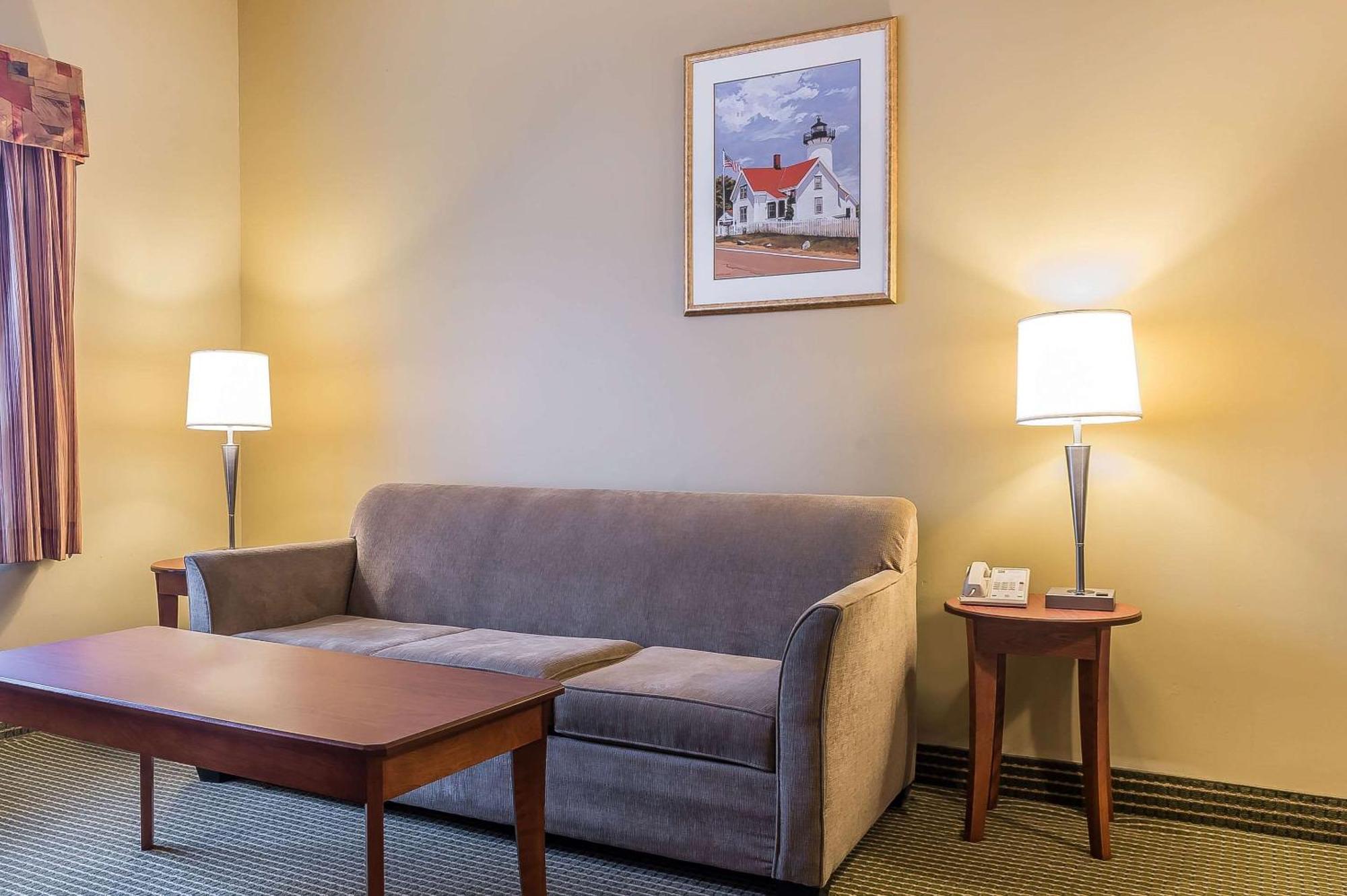 Quality Inn & Suites Hawkesbury Exterior foto