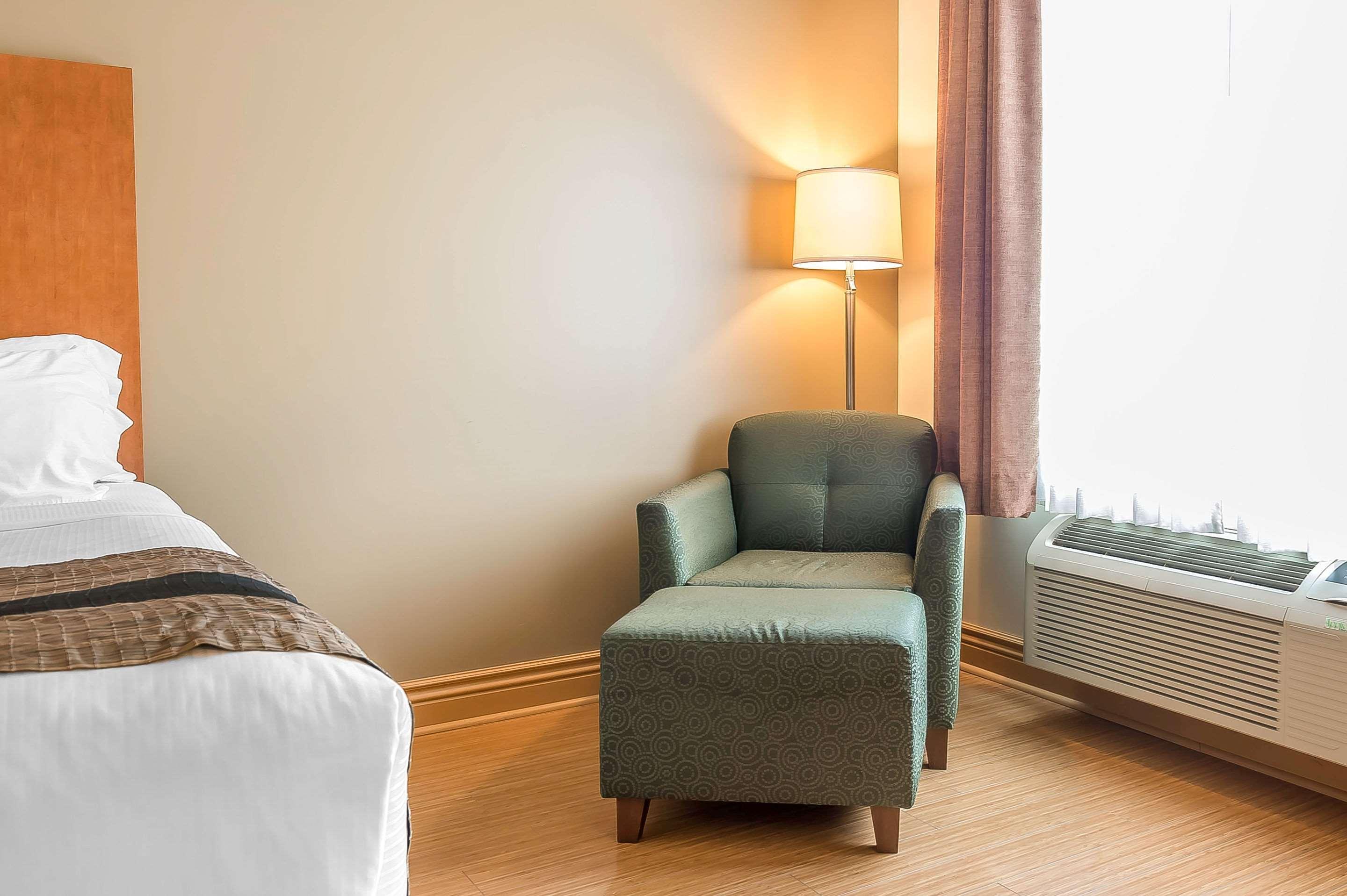 Quality Inn & Suites Hawkesbury Exterior foto