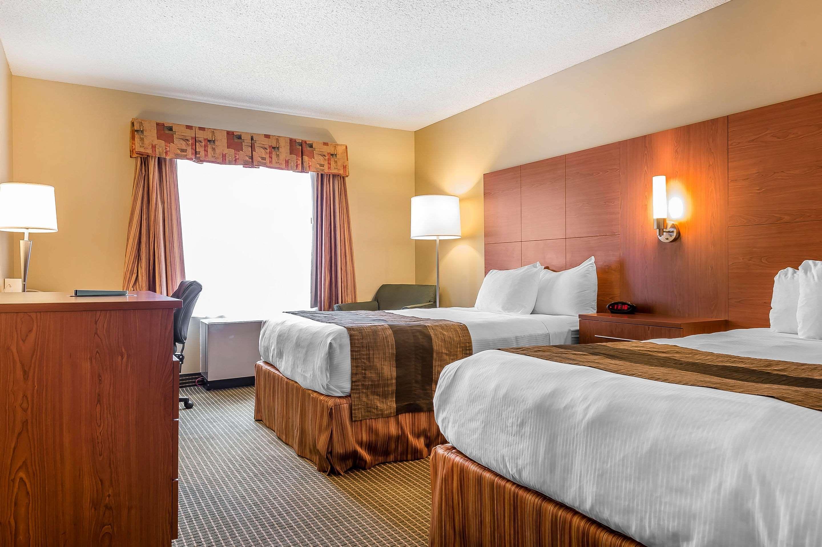 Quality Inn & Suites Hawkesbury Exterior foto