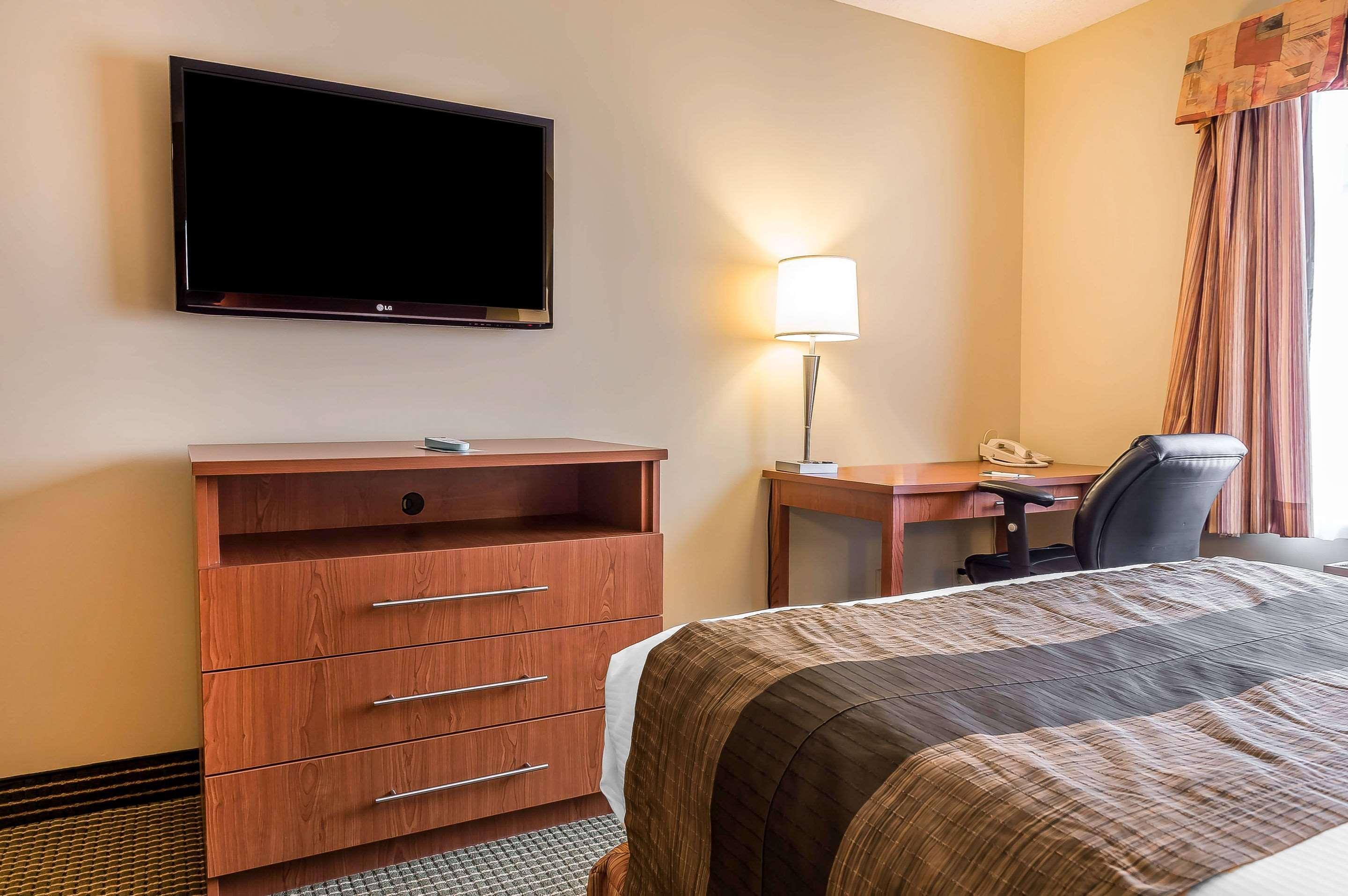 Quality Inn & Suites Hawkesbury Exterior foto