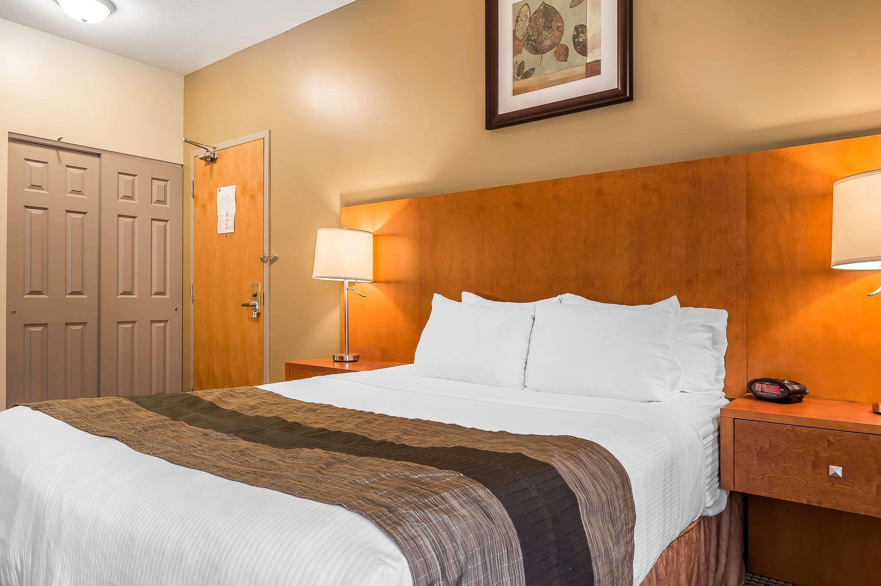 Quality Inn & Suites Hawkesbury Exterior foto