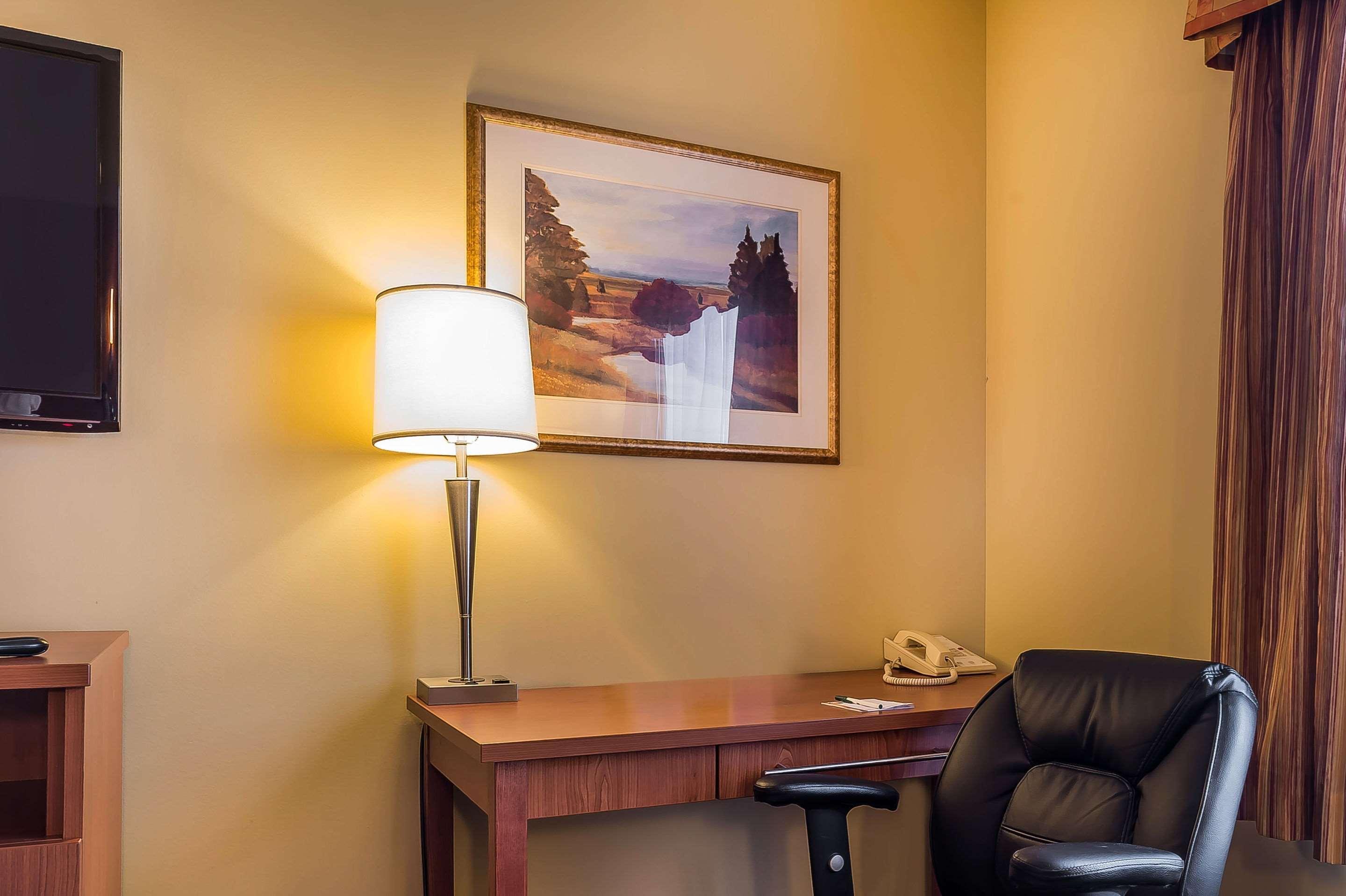 Quality Inn & Suites Hawkesbury Exterior foto