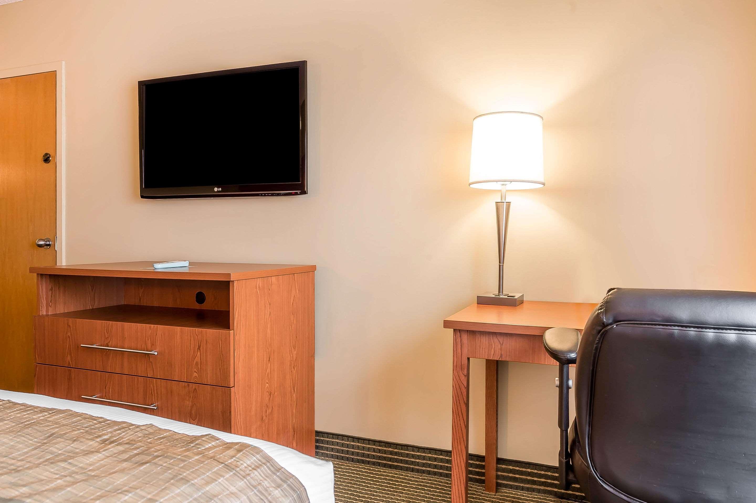 Quality Inn & Suites Hawkesbury Exterior foto