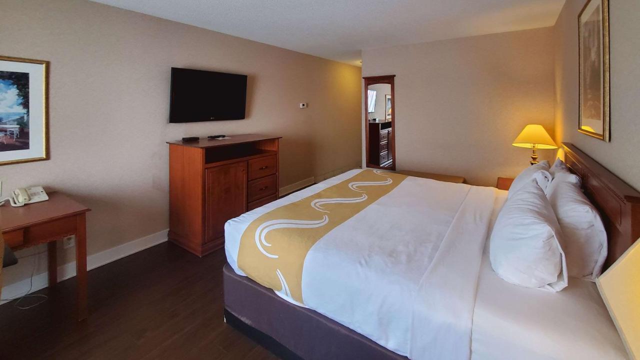 Quality Inn & Suites Hawkesbury Exterior foto
