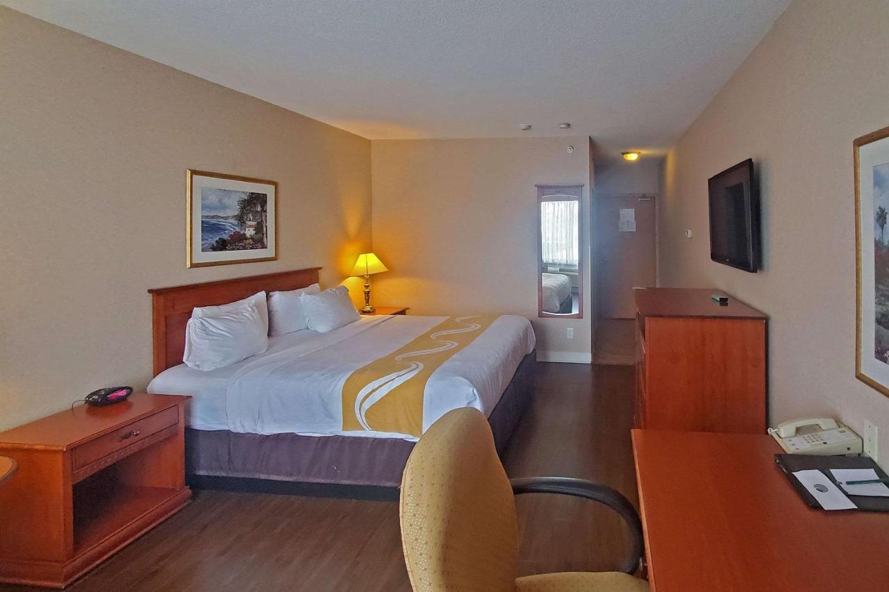 Quality Inn & Suites Hawkesbury Exterior foto