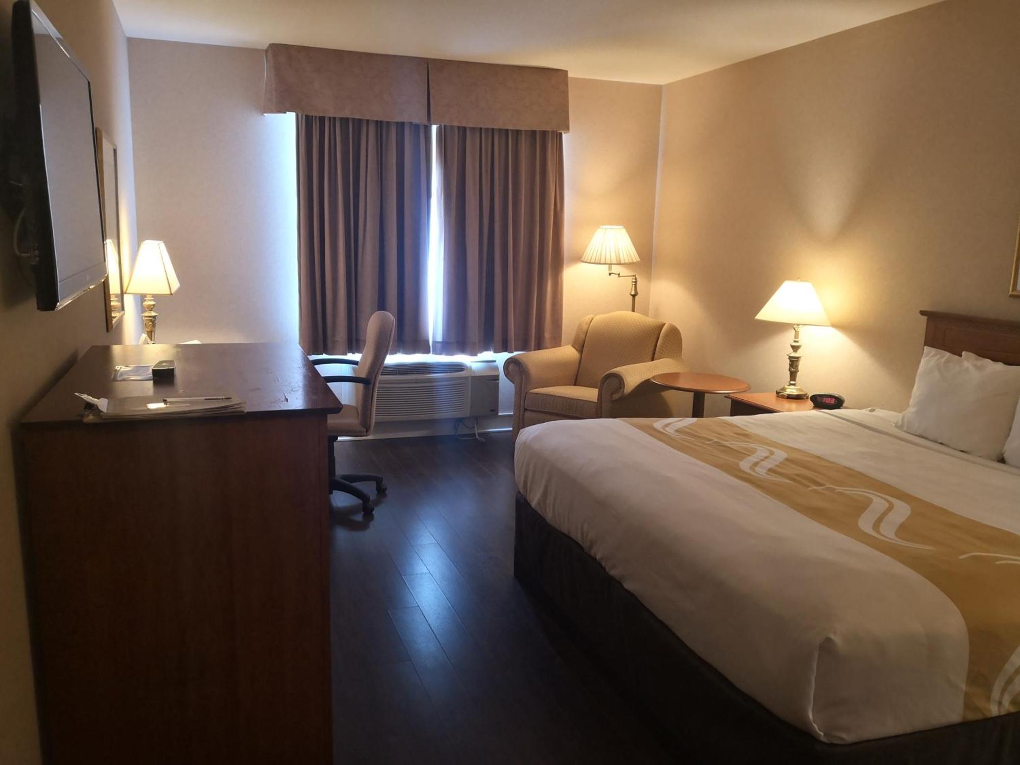 Quality Inn & Suites Hawkesbury Exterior foto