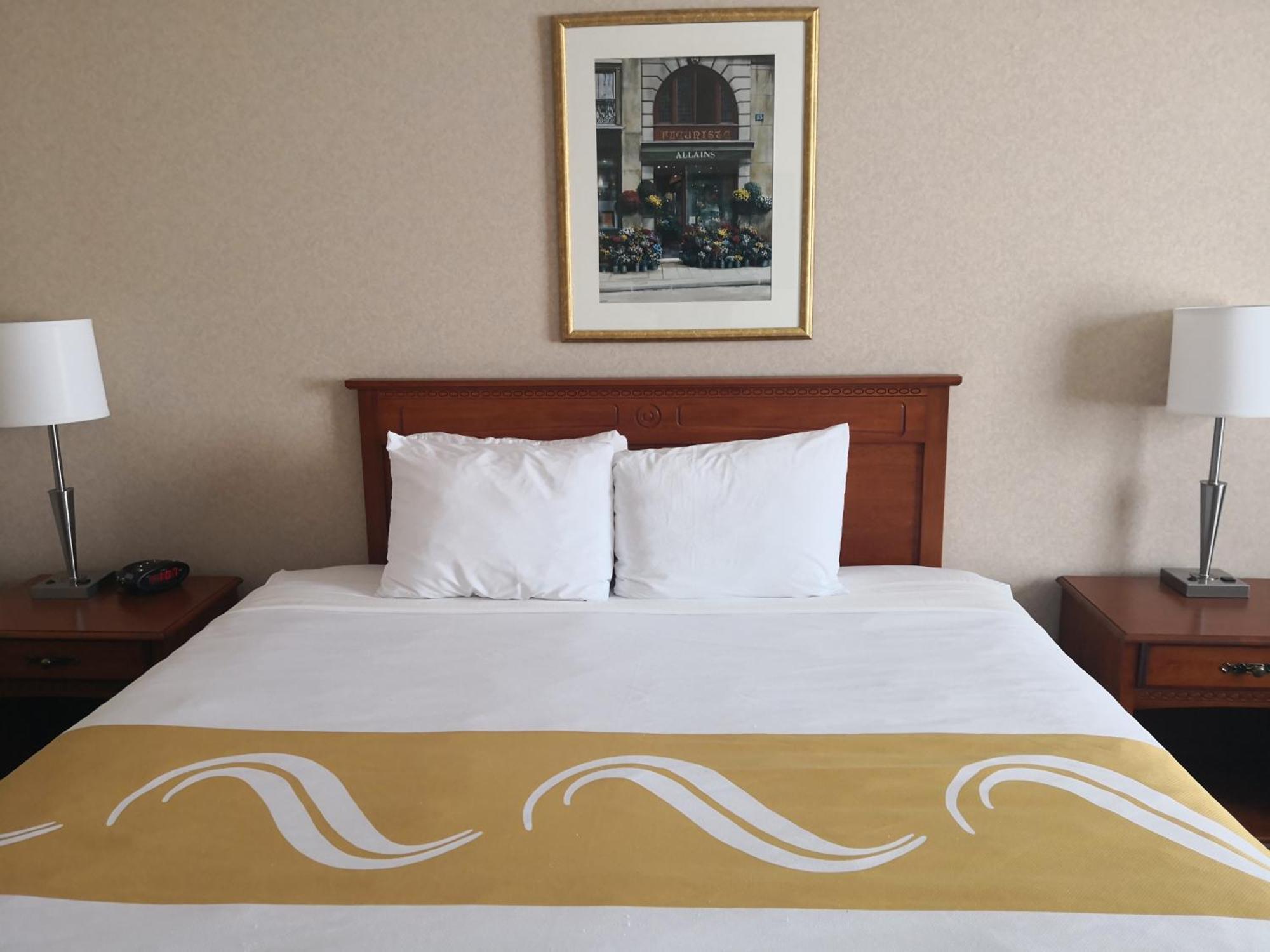Quality Inn & Suites Hawkesbury Exterior foto