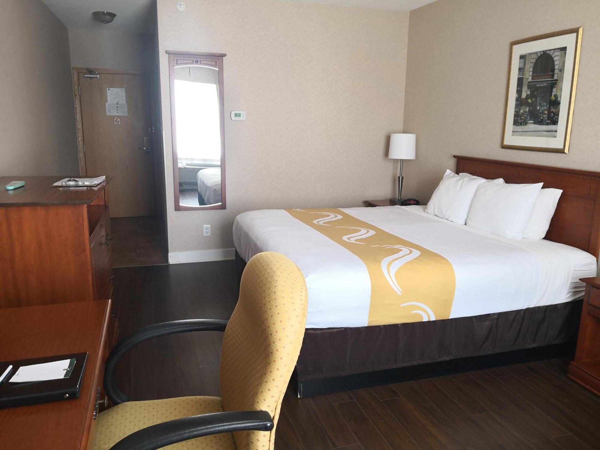 Quality Inn & Suites Hawkesbury Exterior foto