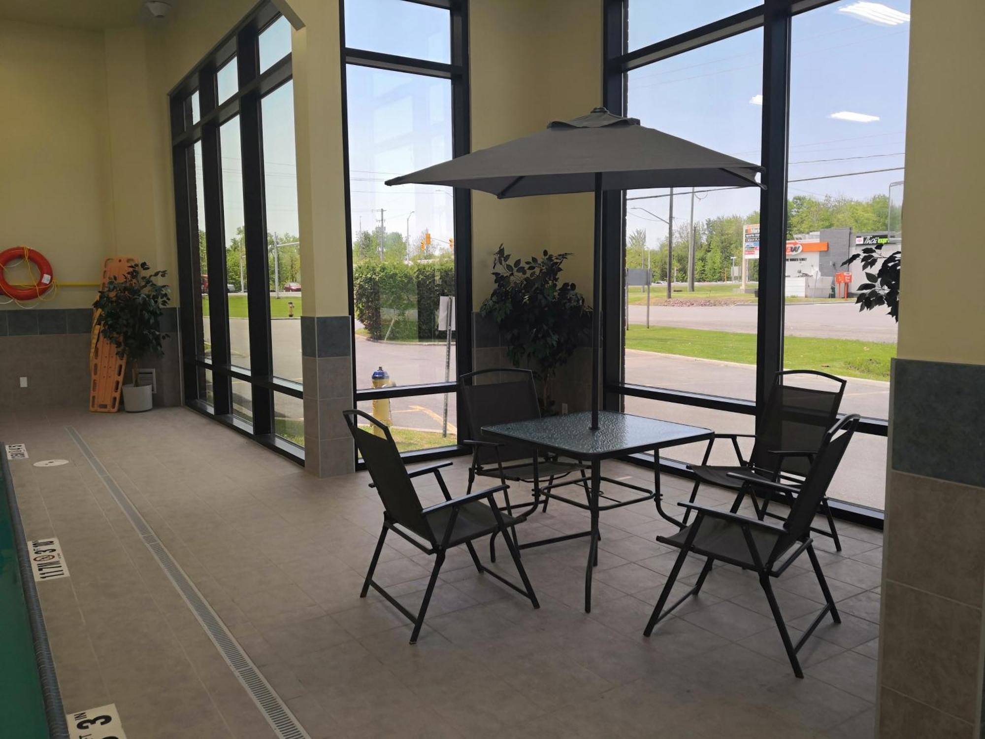 Quality Inn & Suites Hawkesbury Exterior foto