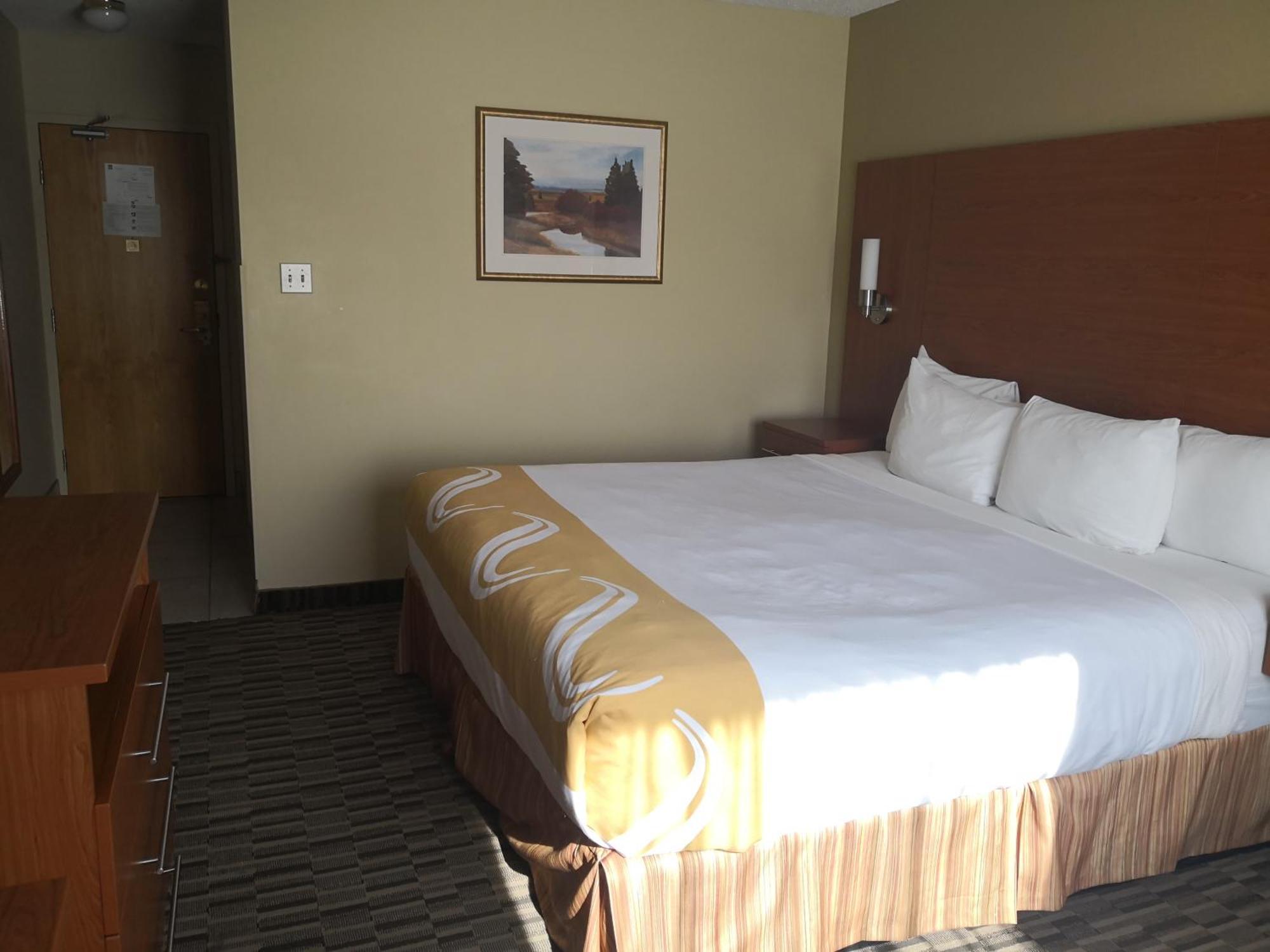 Quality Inn & Suites Hawkesbury Exterior foto