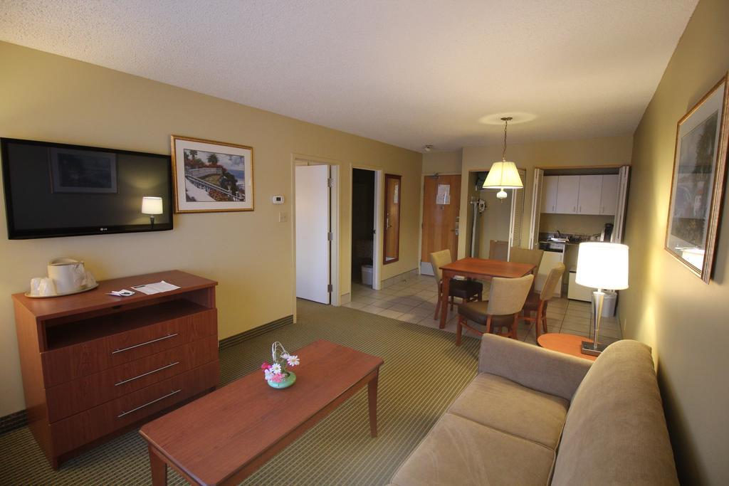 Quality Inn & Suites Hawkesbury Exterior foto