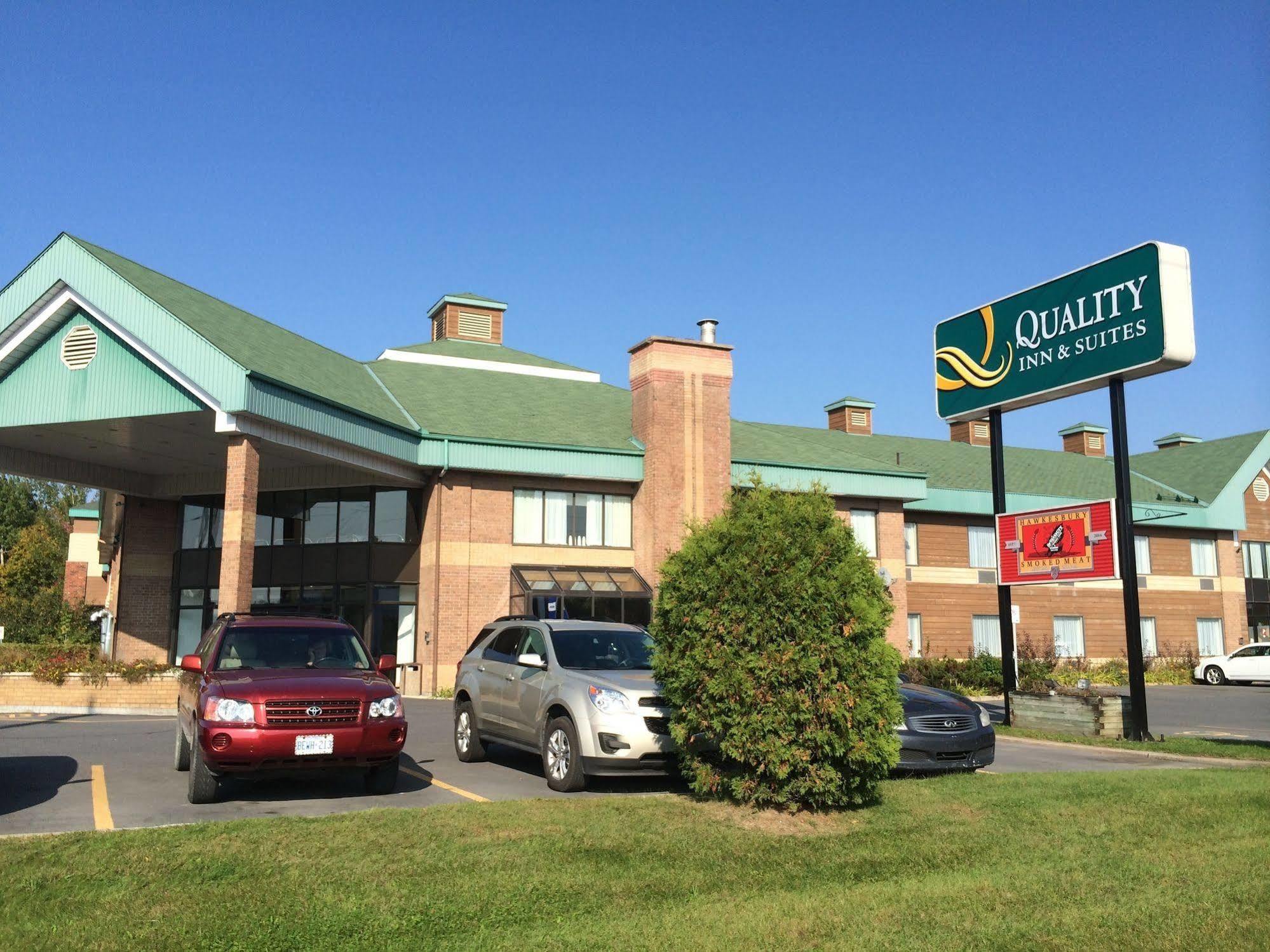 Quality Inn & Suites Hawkesbury Exterior foto