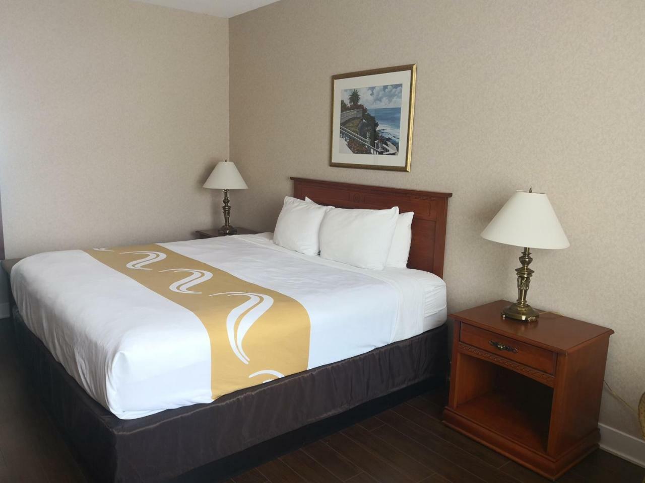 Quality Inn & Suites Hawkesbury Exterior foto