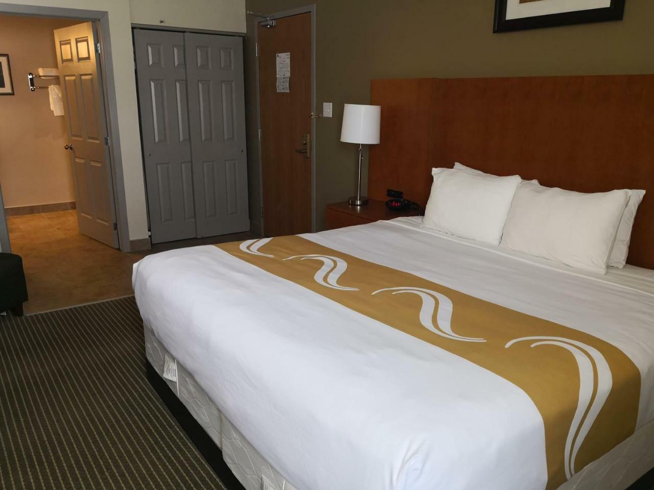 Quality Inn & Suites Hawkesbury Exterior foto