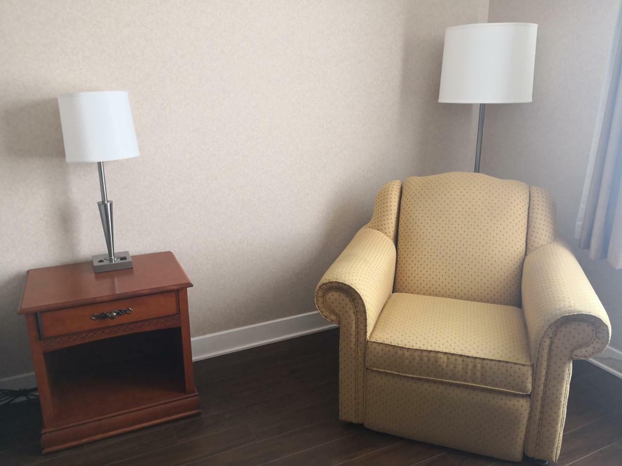 Quality Inn & Suites Hawkesbury Exterior foto
